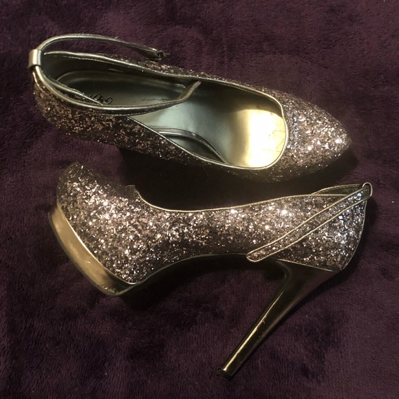 Shoes - Picture 4 of 7